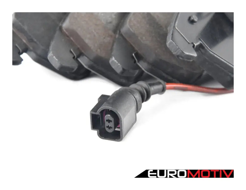 Low-Metallic Front Brake Pad Set