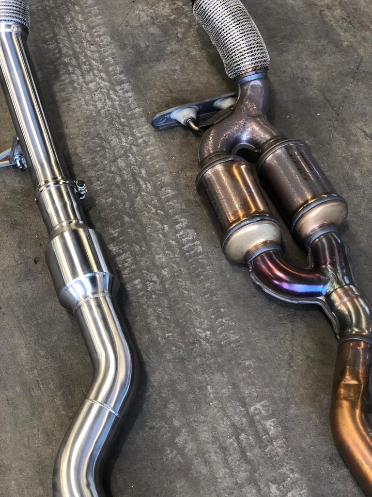 MODE Design Decatted 3.5" Downpipe V2 MQB AWD VW Golf MK8 R Audi S3 8Y 2.0T EA888